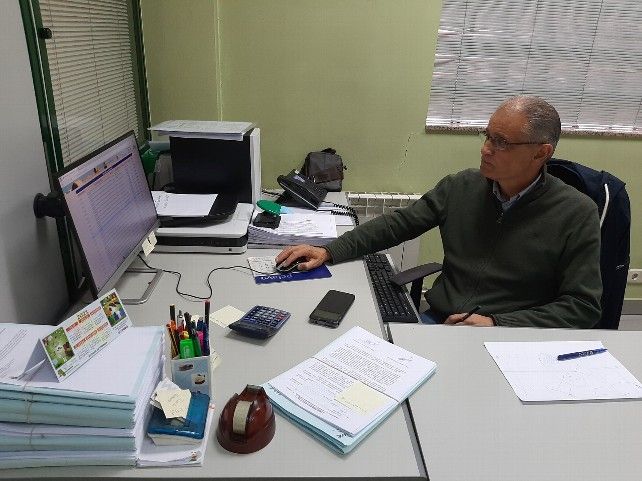 Jesús Arias, técnico responsable de incorporación al campo de Asaja, en su despacho en el sindicato agrario en León. 